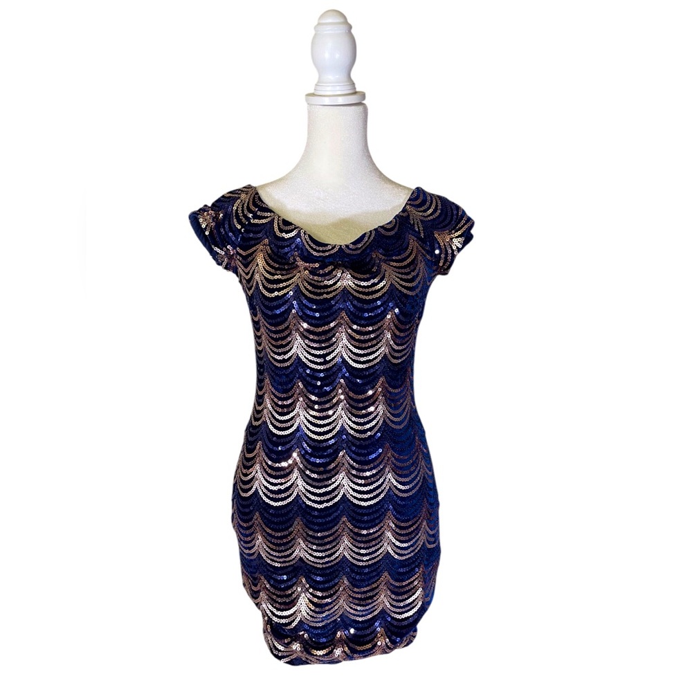 Privy scalloped metallic sequined cap sleeve body contour party dress size Small
